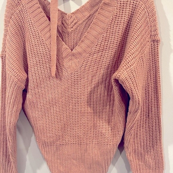 NO COMMENT
Juniors' Ikeddi V-Neck Tie-Back Sweater size M cameo brown - Picture 6 of 6